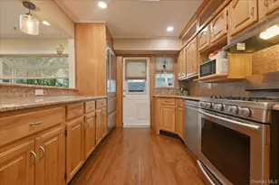 1261 Meadowbrook Rd, Merrick, NY 11566 - Photo 9