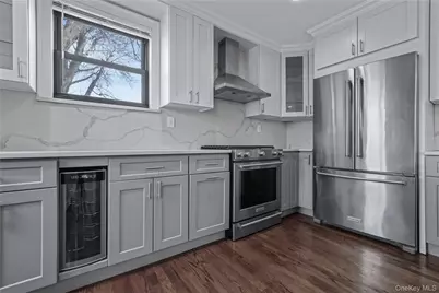 19947 22nd Avenue #UPPER, Whitestone, NY 11357 - Photo 5