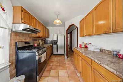 2304 Glebe Avenue, Bronx, NY 10462 - Photo 7