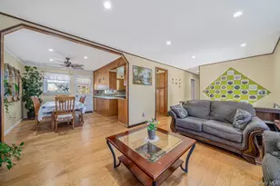 27 Trader Ln, Brentwood, NY 11717 - Photo 11