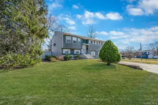 27 Trader Ln, Brentwood, NY 11717 - Photo 3