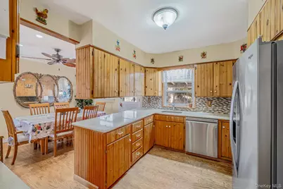 27 Trader Lane, Brentwood, NY 11717 - Photo 7