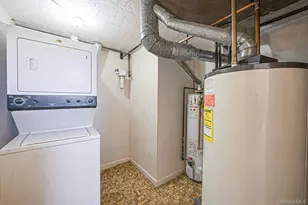 27 Trader Ln, Brentwood, NY 11717 - Photo 35