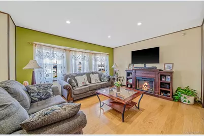 27 Trader Lane, Brentwood, NY 11717 - Photo 9