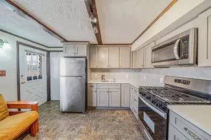 27 Trader Ln, Brentwood, NY 11717 - Photo 23