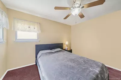 27 Trader Lane, Brentwood, NY 11717 - Photo 19