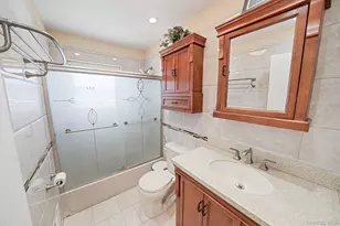 27 Trader Ln, Brentwood, NY 11717 - Photo 17