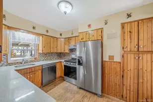 27 Trader Ln, Brentwood, NY 11717 - Photo 5