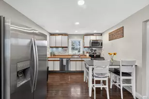 49 Maple Dr, Deer Park, NY 11729 - Photo 7