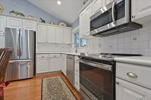 2037 Stratford Dr, Westbury, NY 11590 - Photo 15