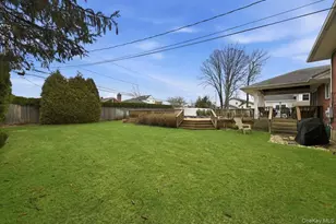 2037 Stratford Dr, Westbury, NY 11590 - Photo 35