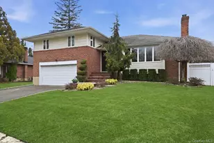 2037 Stratford Dr, Westbury, NY 11590 - Photo 3