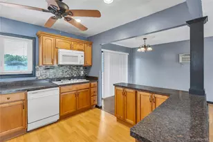 52 Mississippi Ave, Bay Shore, NY 11706 - Photo 7
