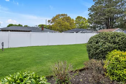 52 Mississippi Avenue, Bay Shore, NY 11706 - Photo 17