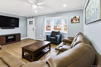 425 Macdonald Avenue, Bellport, NY 11713 - Photo 7