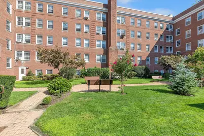 90 Knightsbridge Road #1N, Great Neck, NY 11021 - Photo 19