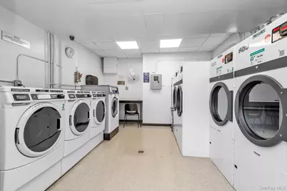 90 Knightsbridge Road #1N, Great Neck, NY 11021 - Photo 17