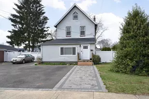 25 Hazel St, Central Islip, NY 11722 - Photo 3