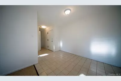 460 Old Town Road #24H, Port Jefferson Station, NY 11776 - Photo 5