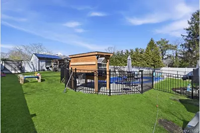 1085 Sipp Avenue, Medford, NY 11763 - Photo 29