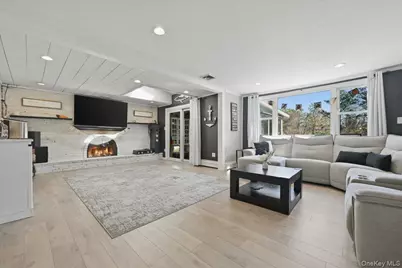 1085 Sipp Avenue, Medford, NY 11763 - Photo 11