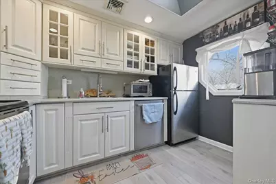 1085 Sipp Avenue, Medford, NY 11763 - Photo 9