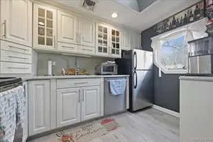 1085 Sipp Ave, Medford, NY 11763 - Photo 9