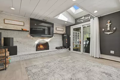 1085 Sipp Avenue, Medford, NY 11763 - Photo 15