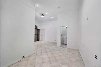 23002 S Conduit Avenue, Springfield Gardens, NY 11413 - Photo 25