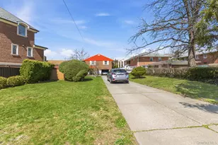 144-30 South Dr, Whitestone, NY 11357 - Photo 21