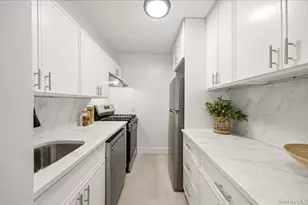 610 Waring Ave, Bronx, NY 10467 - Photo 17