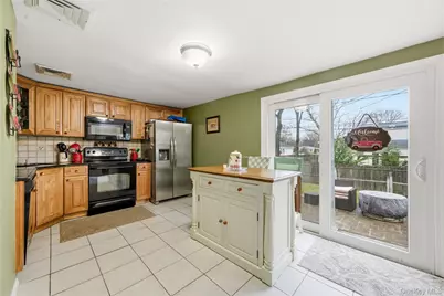 15 Newport Avenue, Selden, NY 11784 - Photo 11