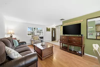 15 Newport Avenue, Selden, NY 11784 - Photo 7