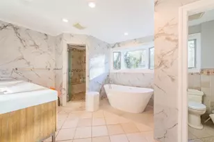 18 Robin Way, Great Neck, NY 11021 - Photo 11