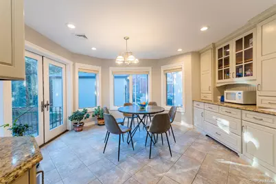 18 Robin Way, Great Neck, NY 11021 - Photo 7