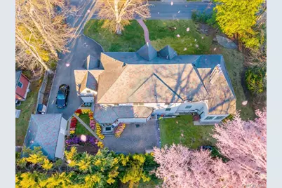 18 Robin Way, Great Neck, NY 11021 - Photo 13