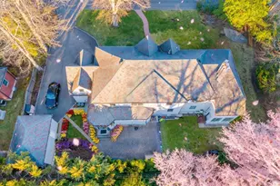 18 Robin Way, Great Neck, NY 11021 - Photo 13