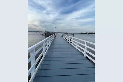 18 Robin Way, Great Neck, NY 11021 - Photo 25