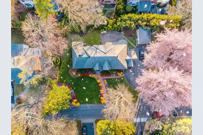 18 Robin Way, Great Neck, NY 11021 - Photo 15