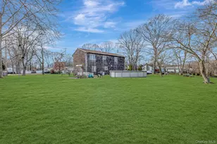 191 Hawthorne St, Mastic, NY 11950 - Photo 11