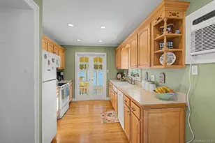 72 Harris St, Patchogue, NY 11772 - Photo 9