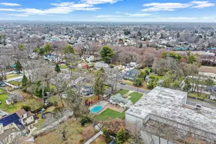 317 Centre Ave, Lindenhurst, NY 11757 - Photo 23