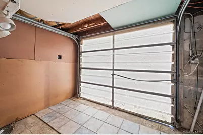 317 Centre Avenue, Lindenhurst, NY 11757 - Photo 49