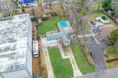 317 Centre Avenue, Lindenhurst, NY 11757 - Photo 17