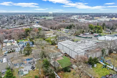 317 Centre Avenue, Lindenhurst, NY 11757 - Photo 21