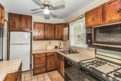 247 Knollwood Lane, Seaford, NY 11783 - Photo 9