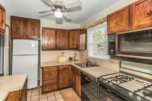 247 Knollwood Ln, Seaford, NY 11783 - Photo 9