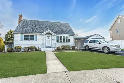 247 Knollwood Lane, Seaford, NY 11783 - Photo 1