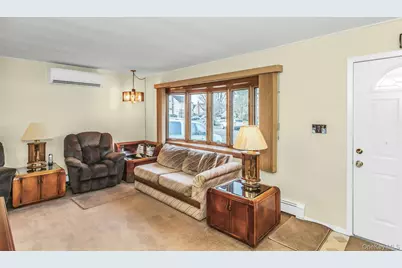 247 Knollwood Lane, Seaford, NY 11783 - Photo 5