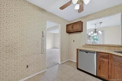 169 Treetop Circle, Nanuet, NY 10954 - Photo 17